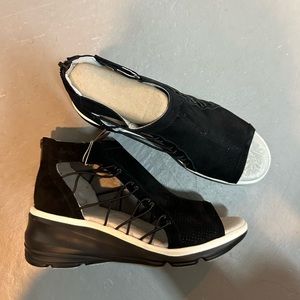 NWT jambu Naomi shoes size 9